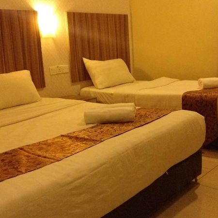 101 Lake View Hotel Puchong Buitenkant foto