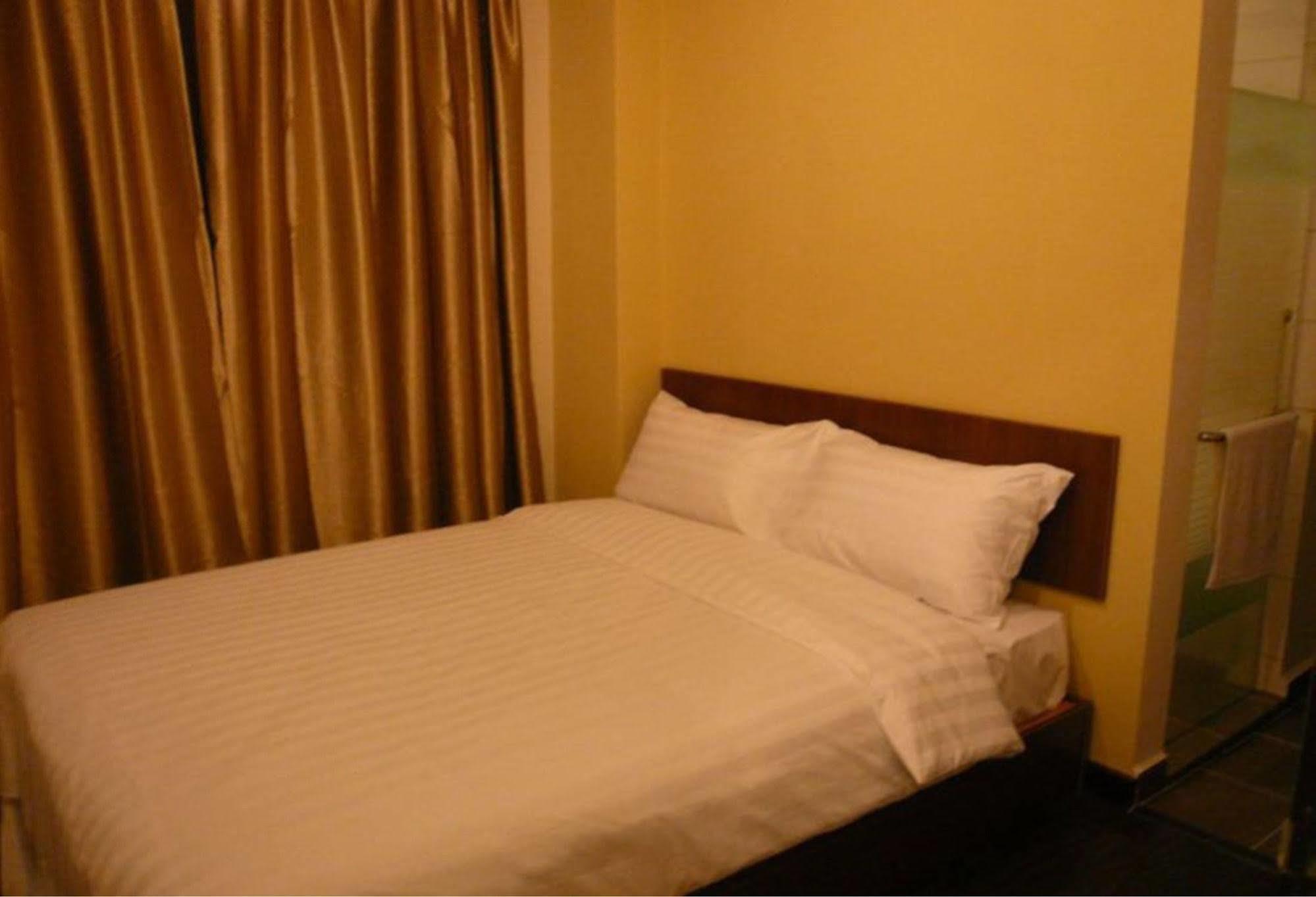 101 Lake View Hotel Puchong Buitenkant foto