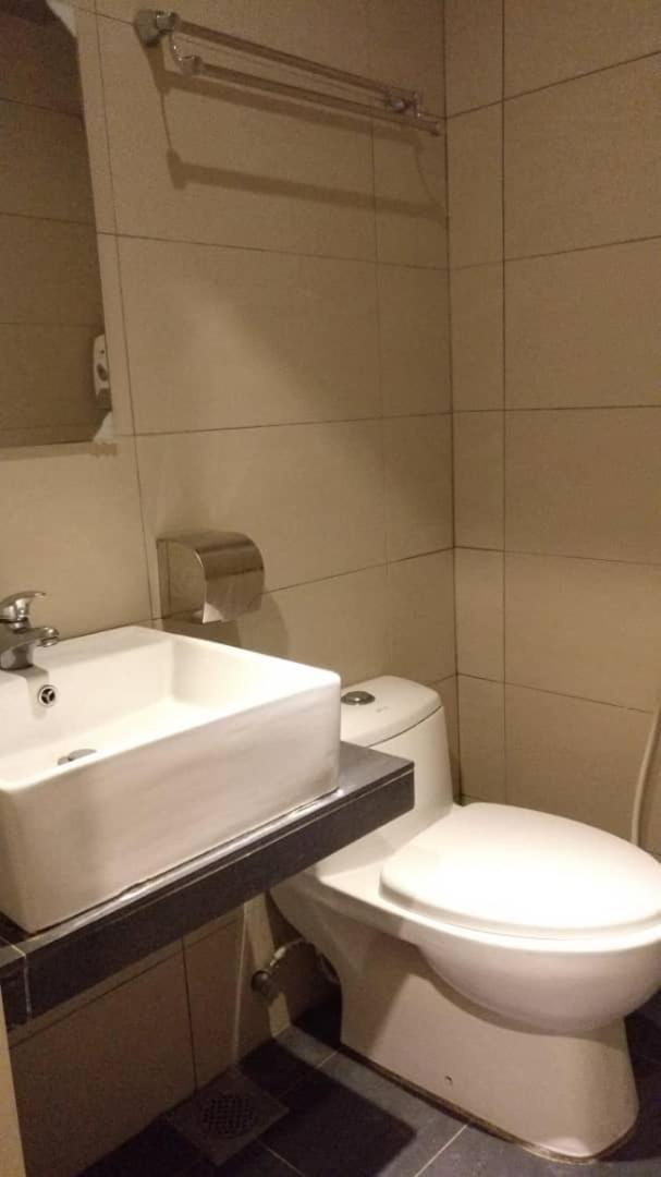 101 Lake View Hotel Puchong Buitenkant foto